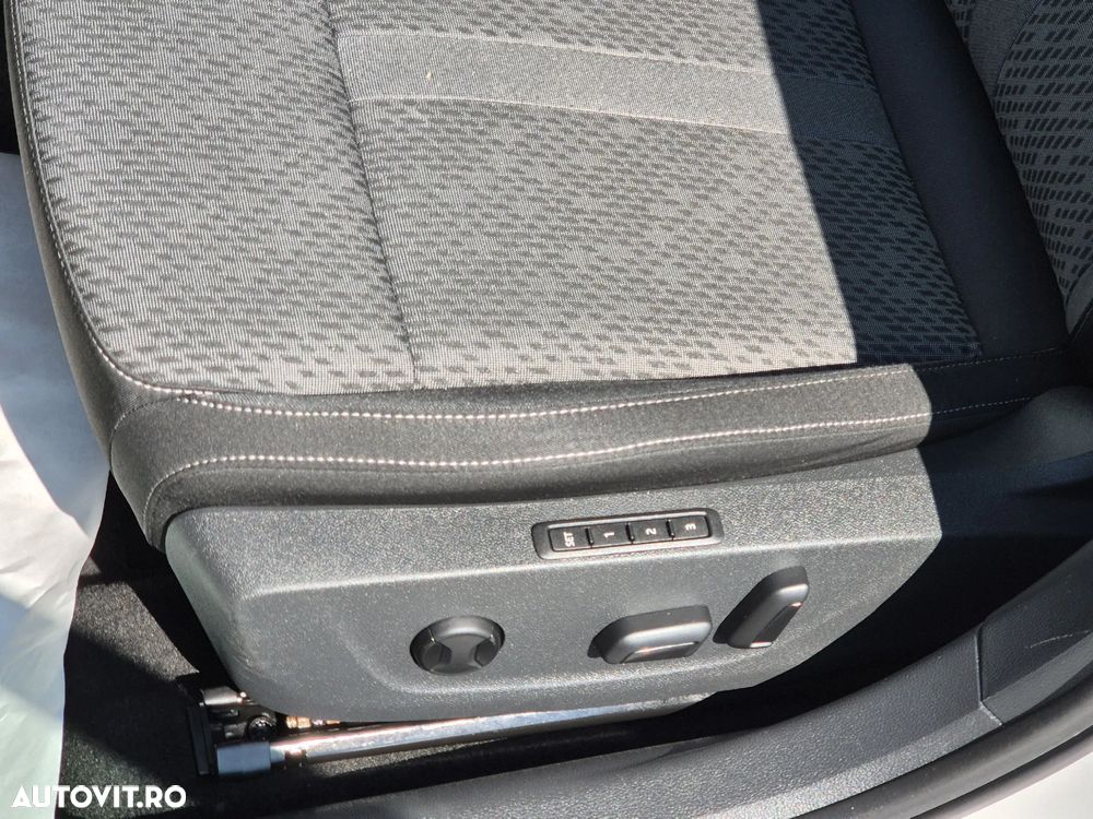 Skoda Octavia Combi 2.0 TDI DSG Style - 11