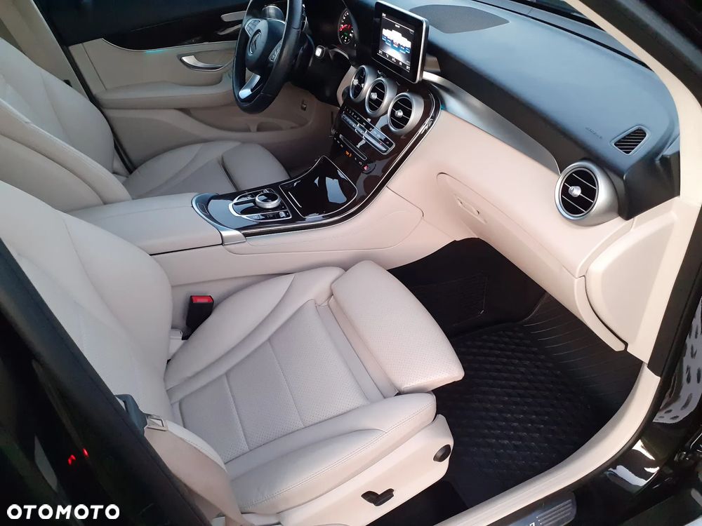 Mercedes-Benz GLC 220 d 4Matic 9G-TRONIC AMG Line - 28