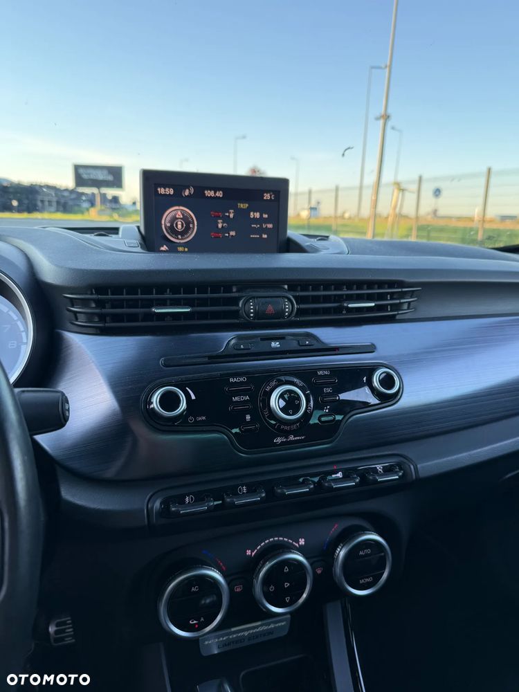 Alfa Romeo Giulietta 1750 TBi Quadrifoglio Verde - 35
