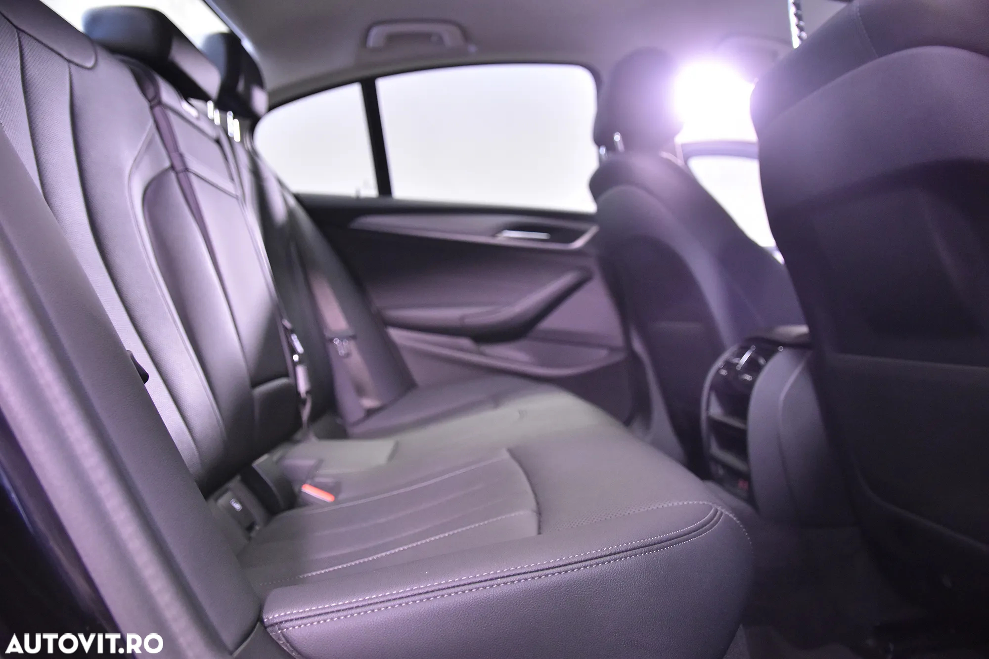BMW Seria 5 518d AT MHEV - 12