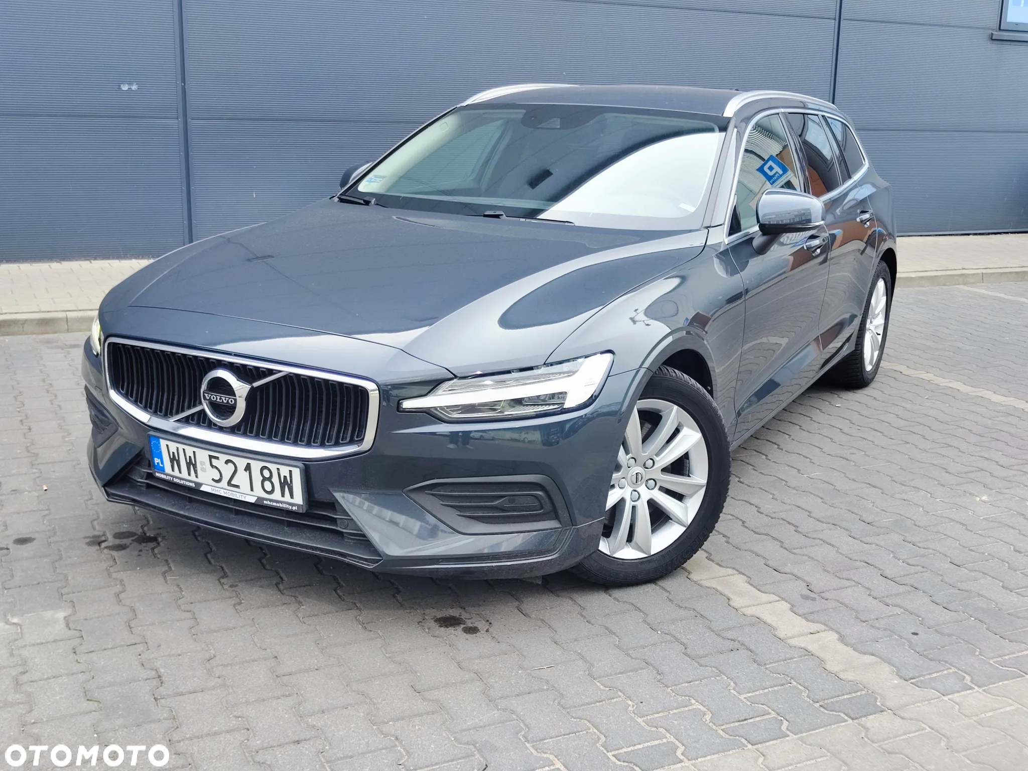 Volvo V60 D4 Momentum Pro - 2