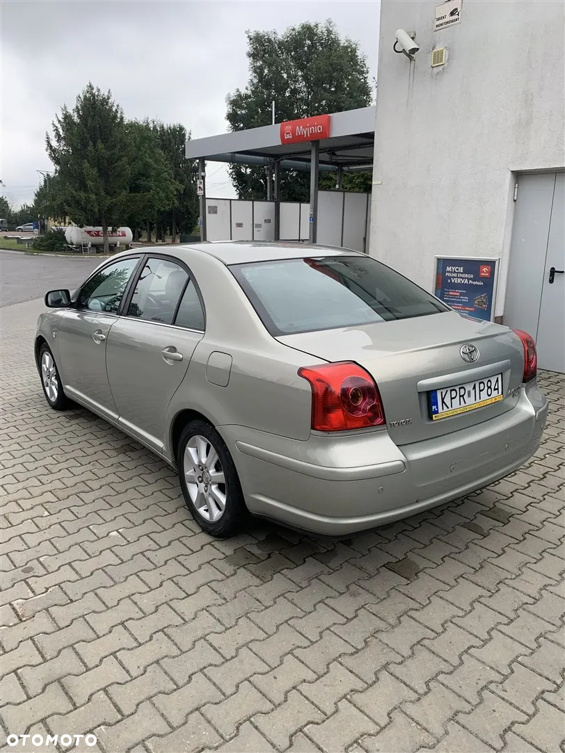 Toyota Avensis 2.2 D-4D X Premium - 4