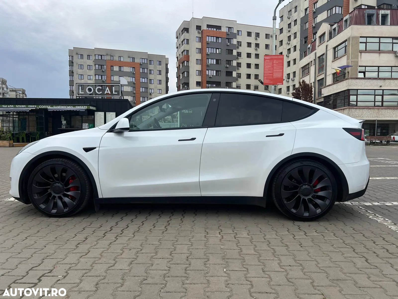Tesla Model Y Performance Dual Motor AWD - 5