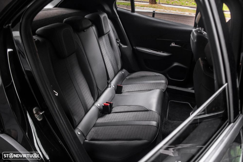 Peugeot 2008 1.2 PureTech Allure - 28