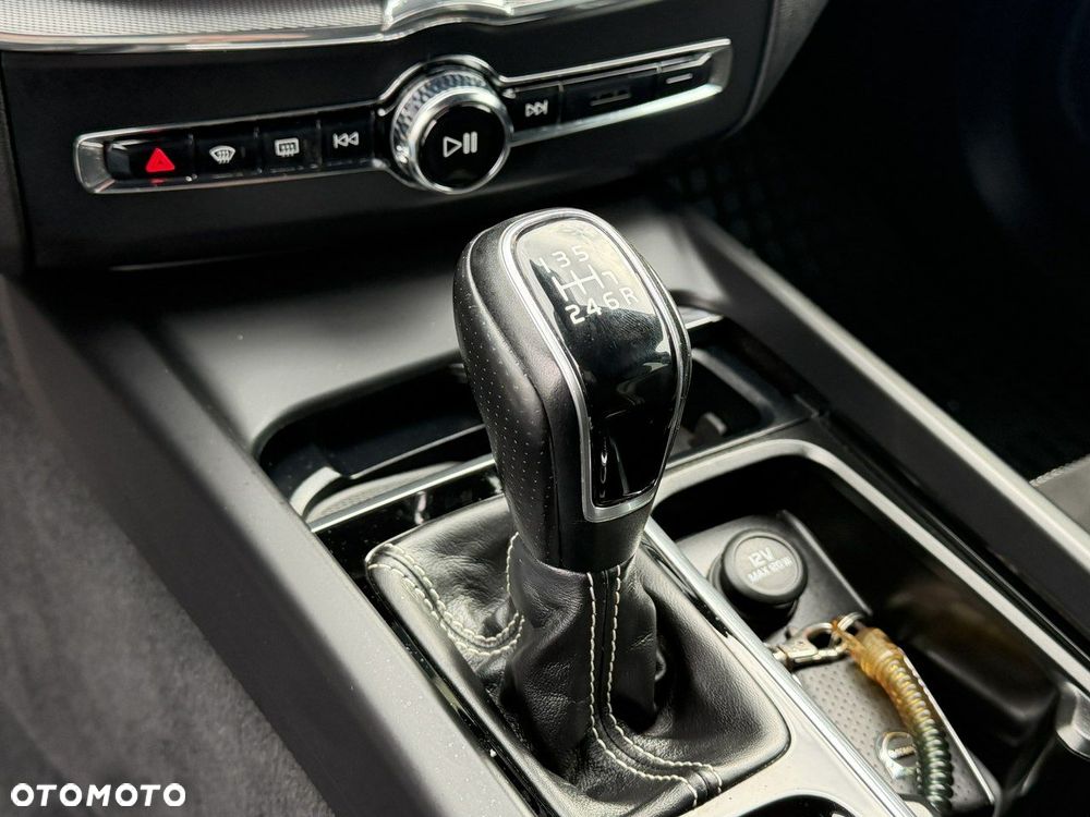 Volvo XC 60 D3 R-Design - 29