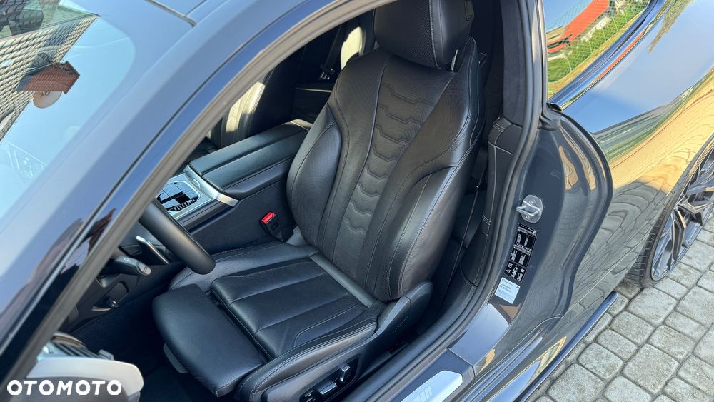 BMW Seria 8 - 12