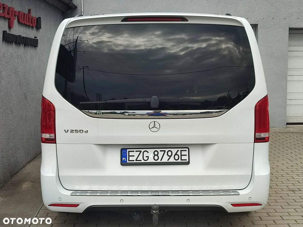 Mercedes-Benz Klasa V - 7