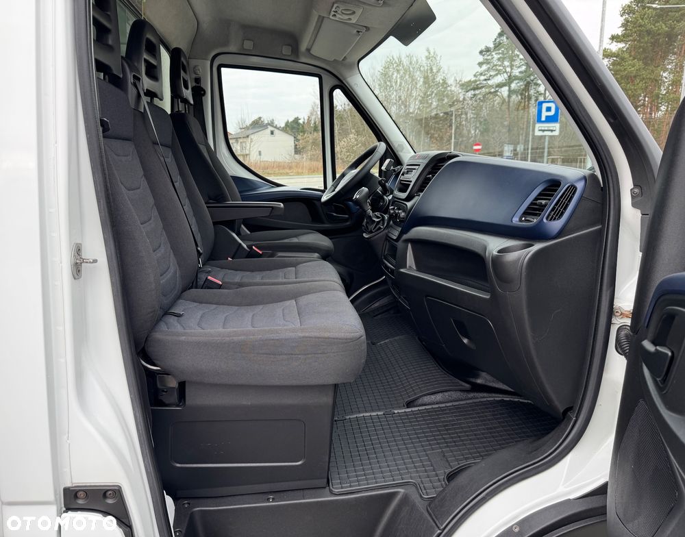 Iveco Daily‼️35/50C18‼️3.0 HI-MATIC Chłodnia/Mroźnia zakres -29C/+20C Grzanie Carrier XARIOS 500 Grube Ściany/Podłoga Przegroda komorowa‼️ na bliźniaku Poduszki Pneumatyczne DMC3500kg Zewnętrzne źródło zasilania 400V - 30