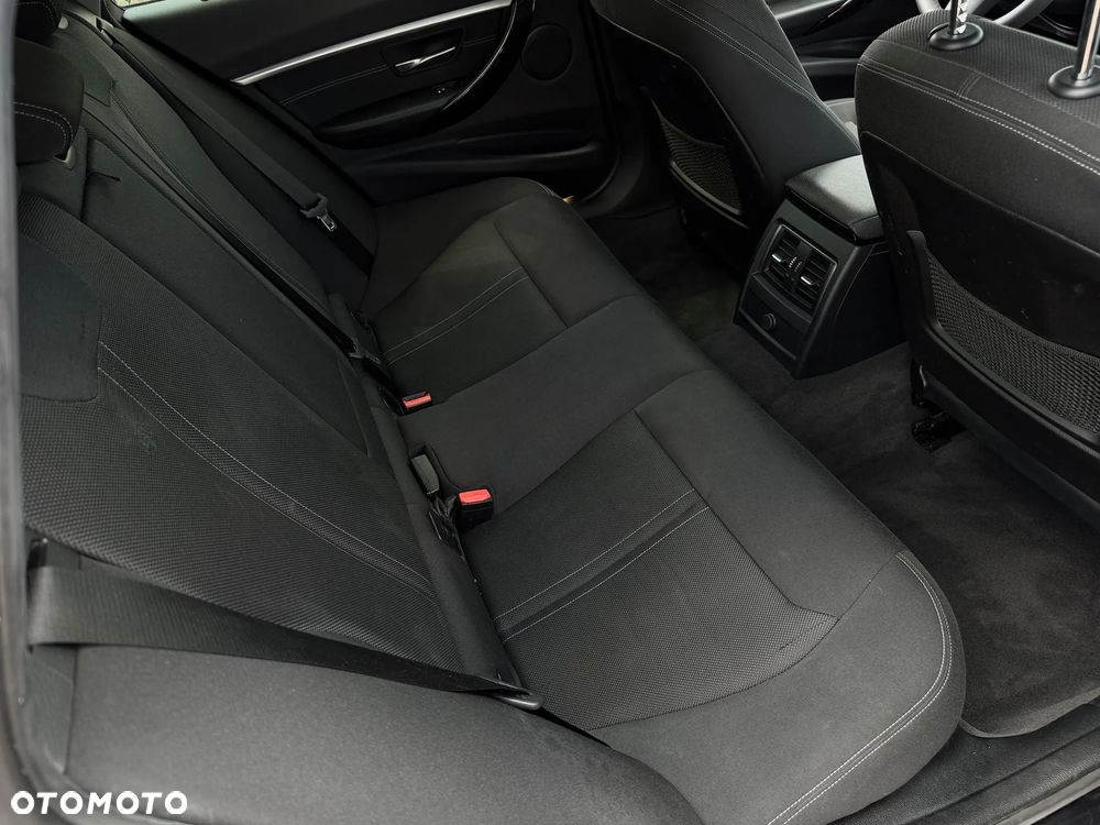 BMW Seria 3 318d - 10