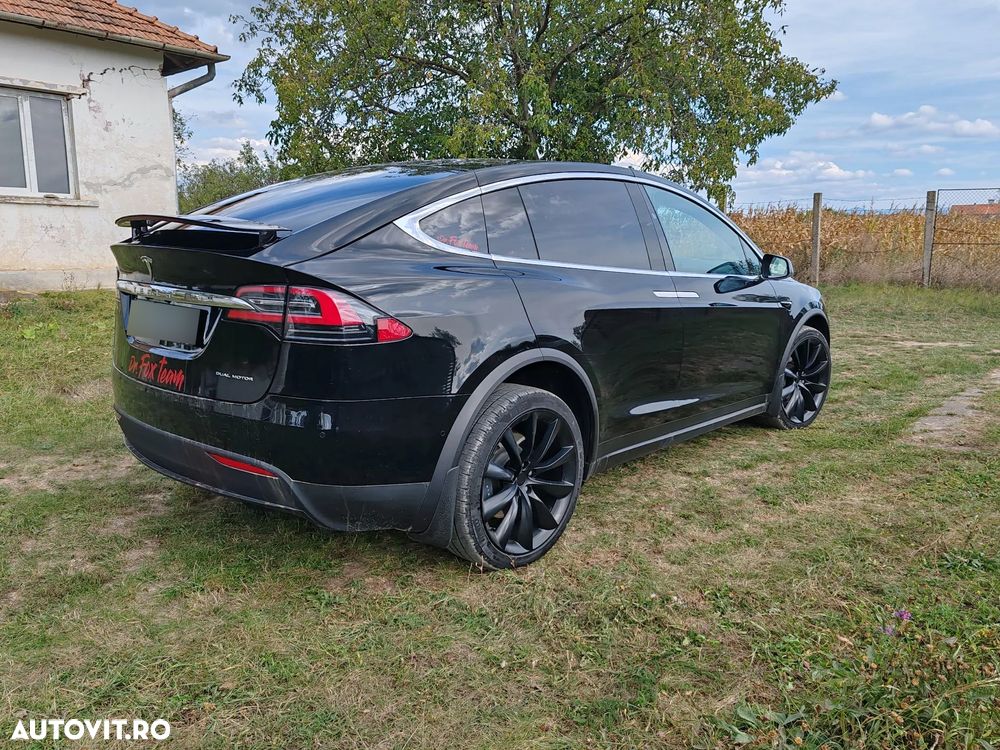 Tesla Model X - 16