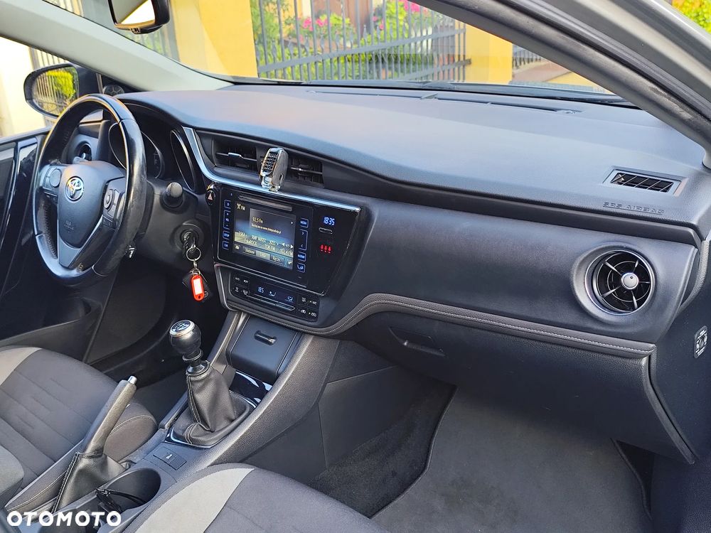 Toyota Auris 1.6 Premium - 18