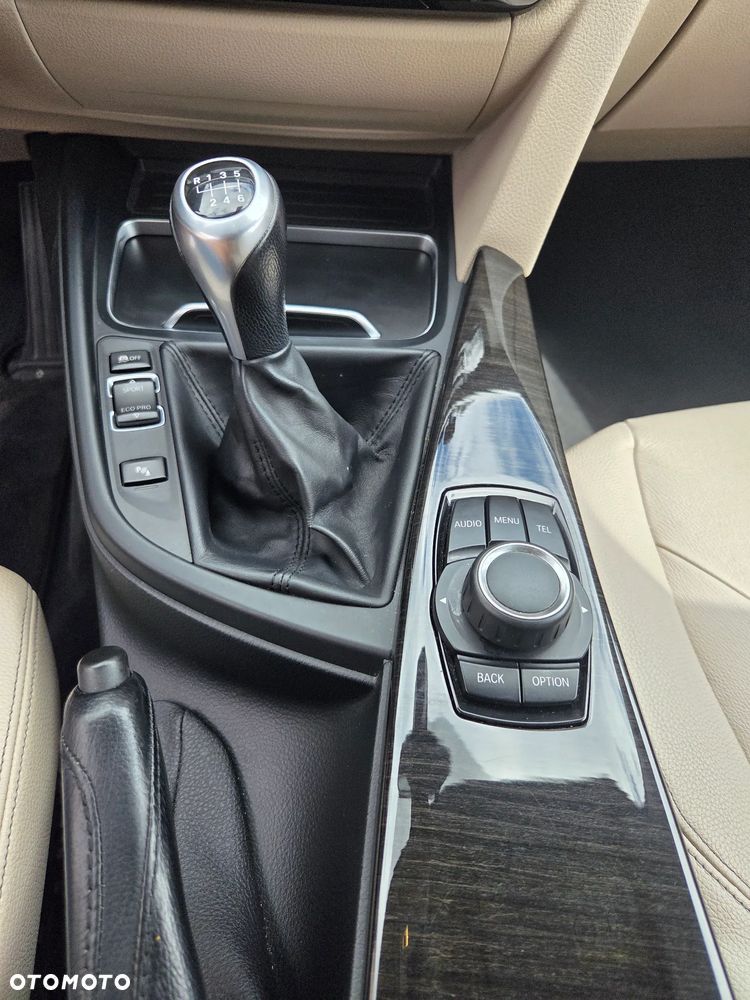 BMW Seria 3 318i - 8