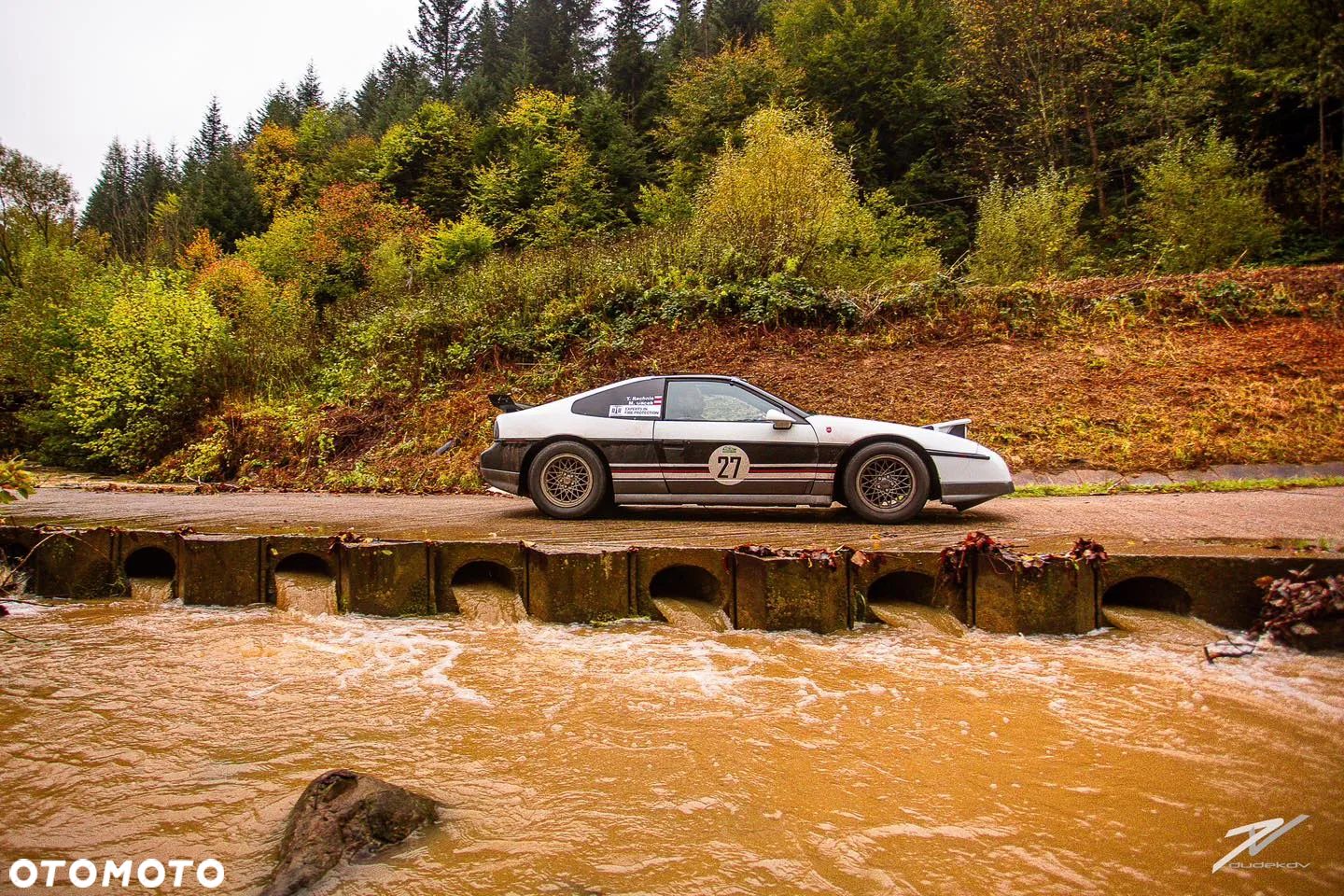 Pontiac Fiero - 1