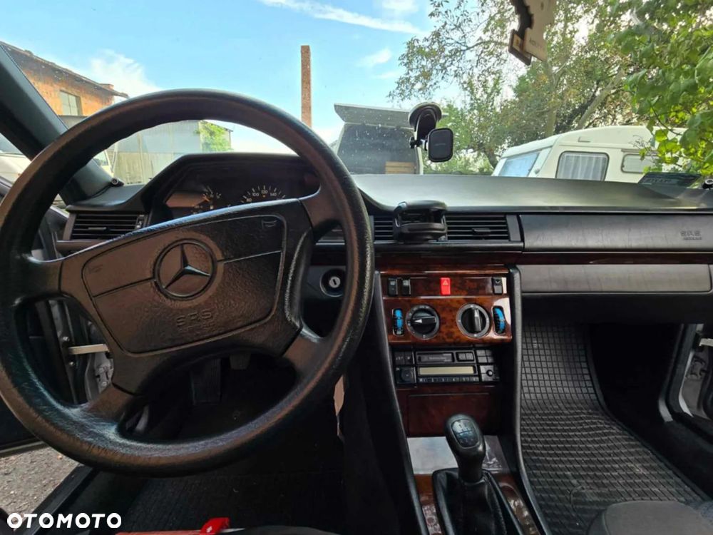 Mercedes-Benz Klasa E 250 D - 8