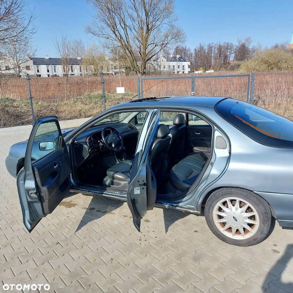 Ford Mondeo 2.5 Ghia - 10