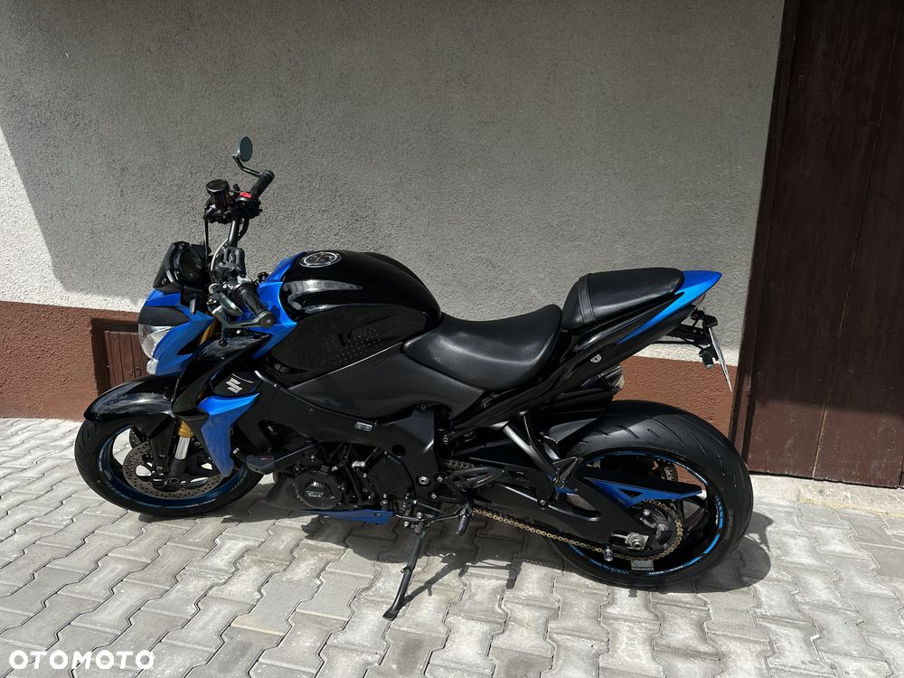 Suzuki GSX - 27