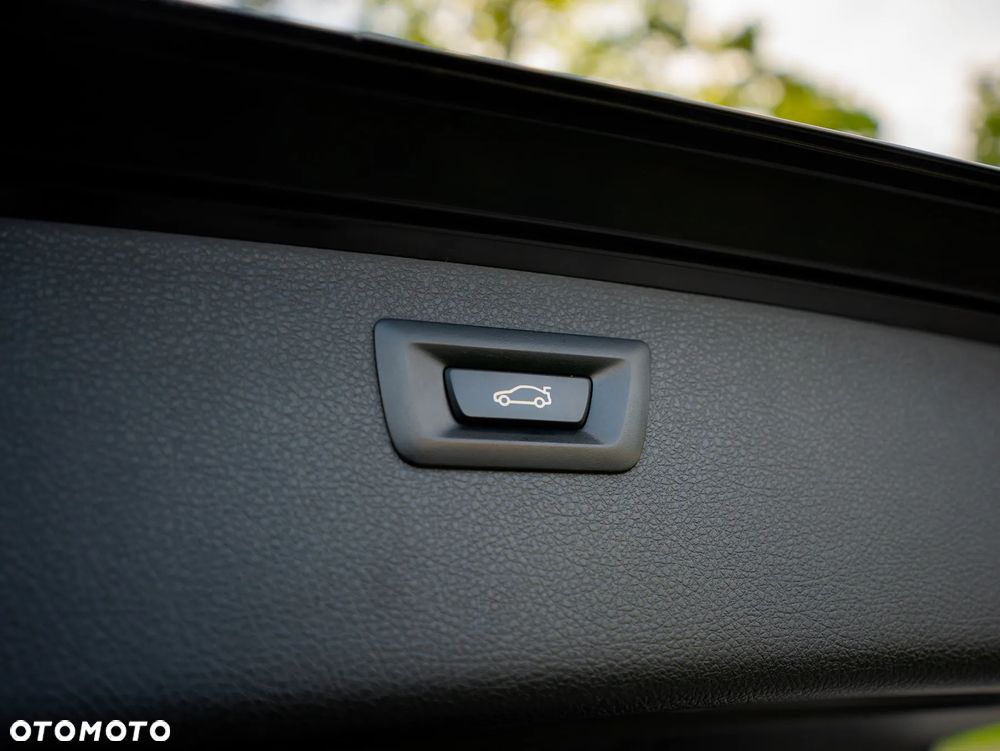 BMW Seria 3 320d xDrive - 14