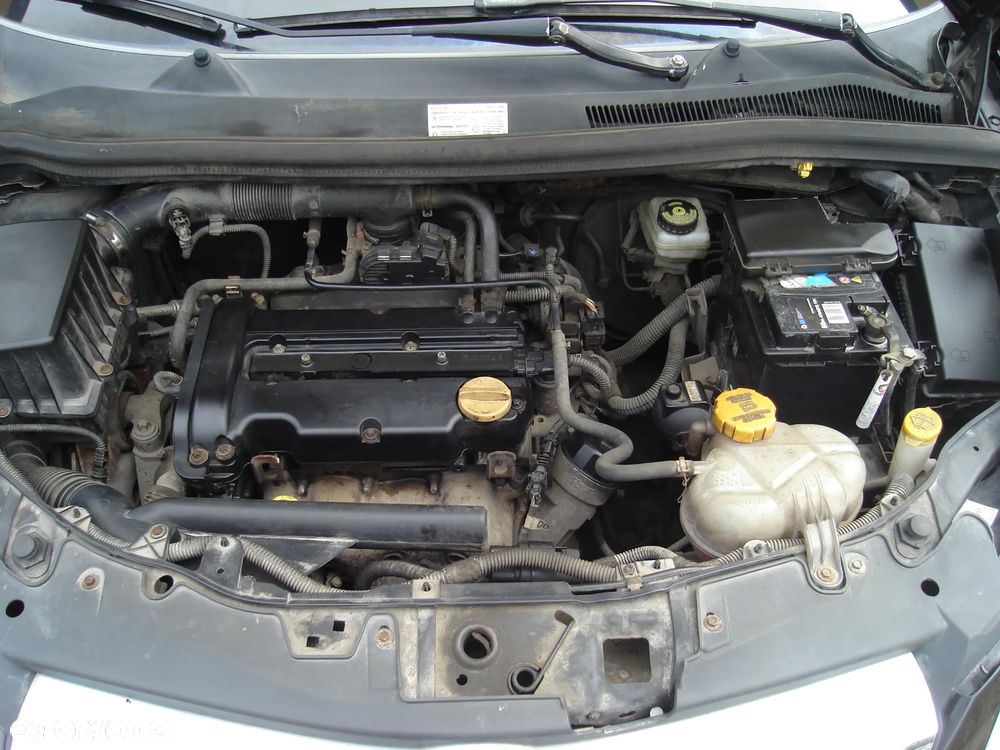 Opel Corsa 1.4 16V Essentia - 14