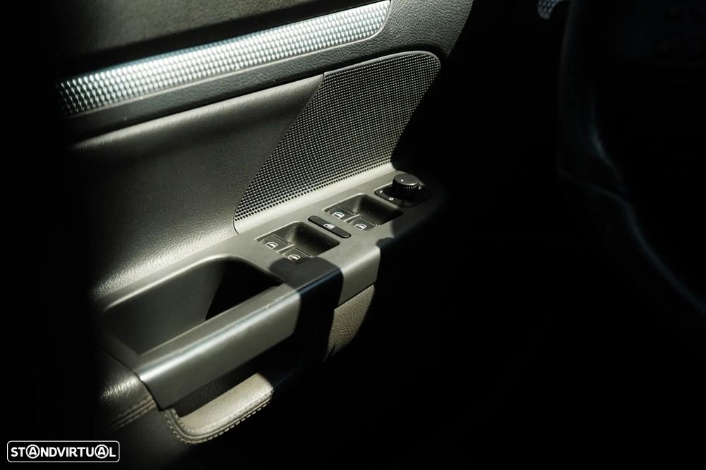 VW Golf 3.2 R32 4Motion DSG - 28