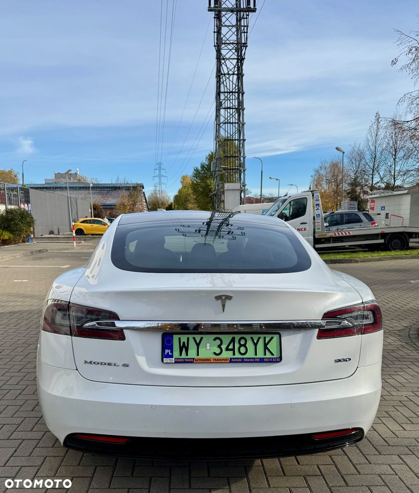 Tesla Model S - 4