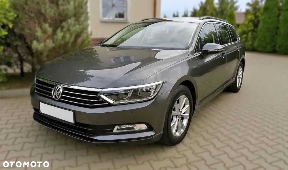 Volkswagen Passat - 1