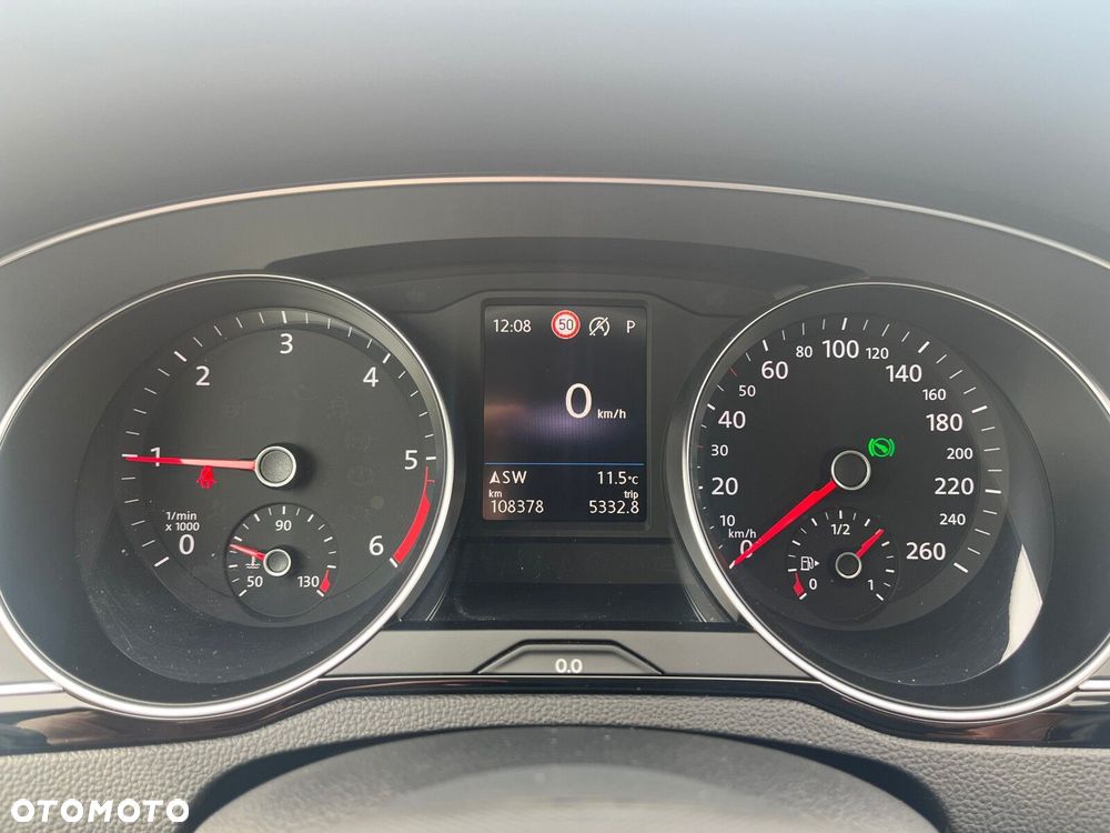 Volkswagen Passat - 26