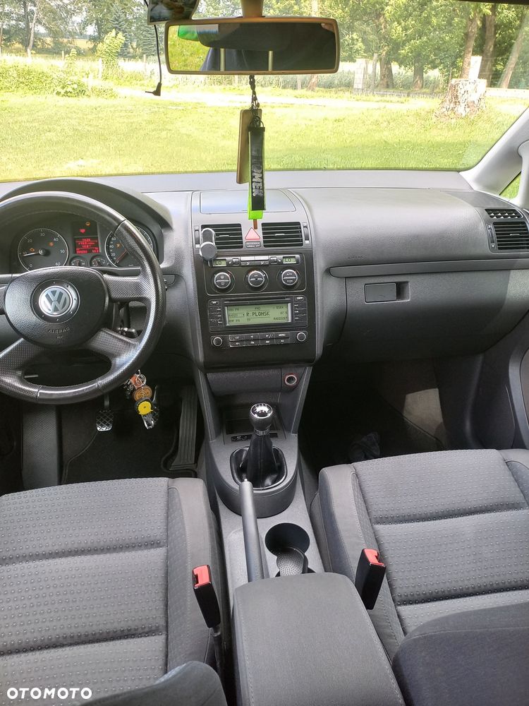 Volkswagen Touran - 5