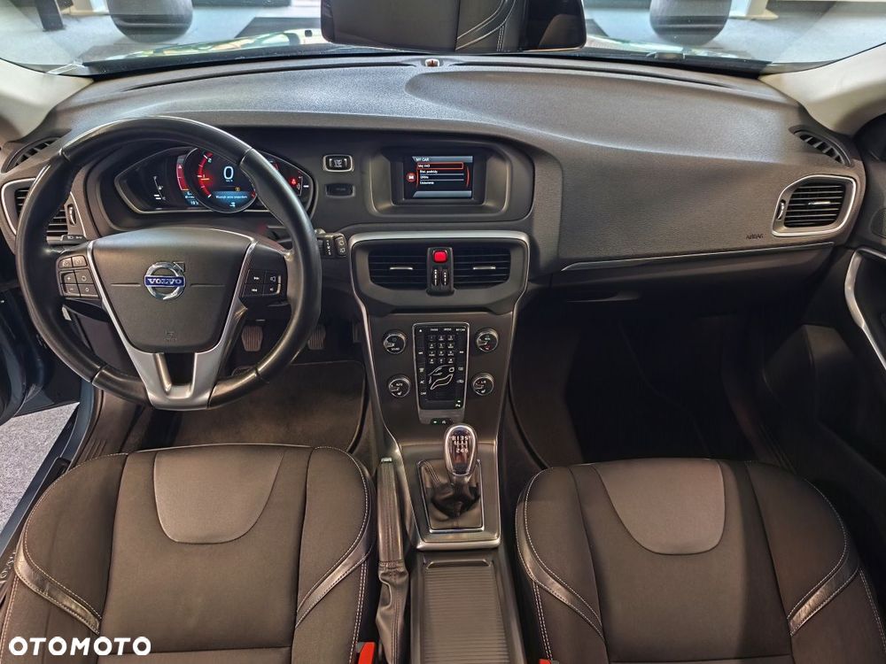Volvo V40 D2 Momentum - 9