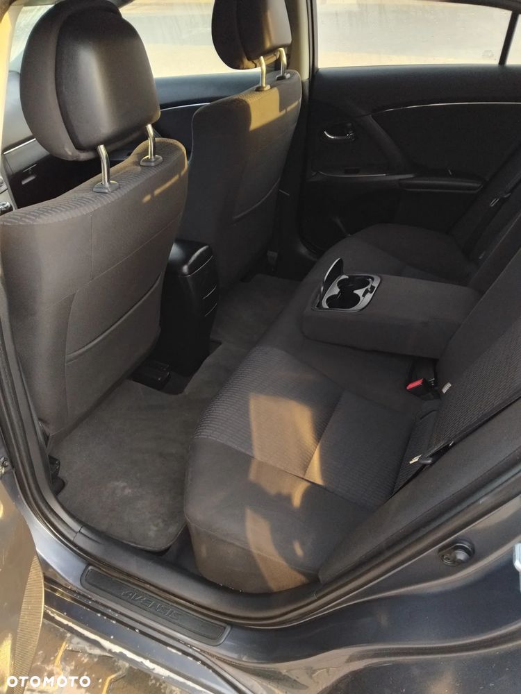 Toyota Avensis 1.8 Sol - 16