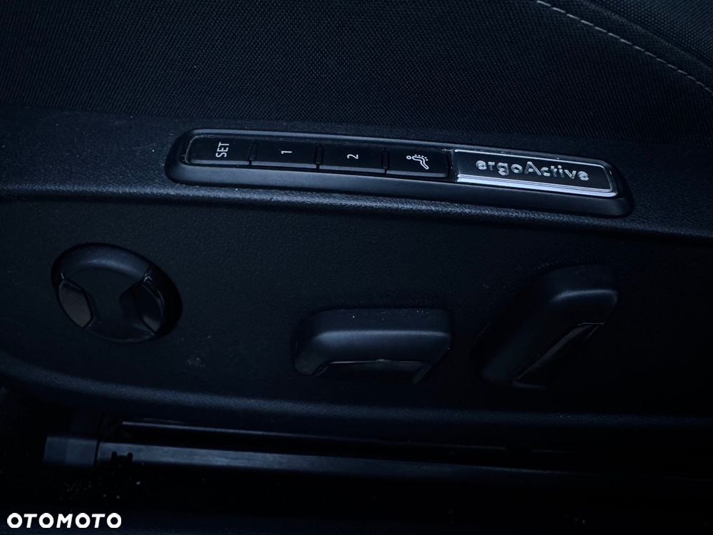 Volkswagen Golf - 22