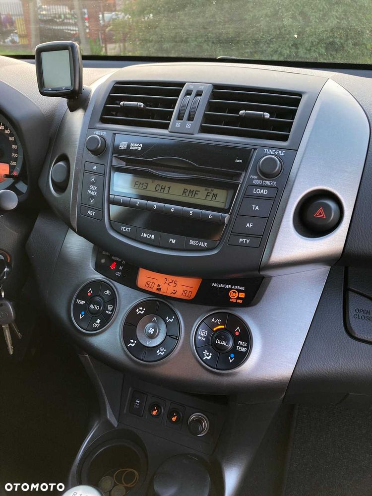 Toyota RAV4 - 8