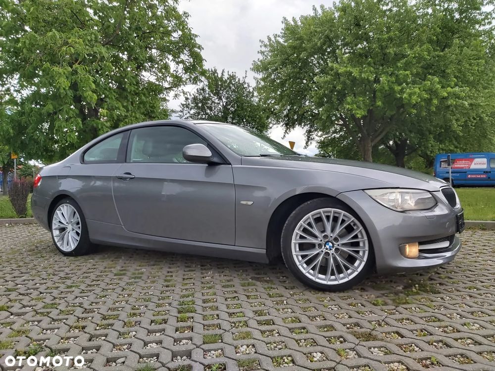BMW Seria 3 320d DPF Efficient Dynamics Edition - 25