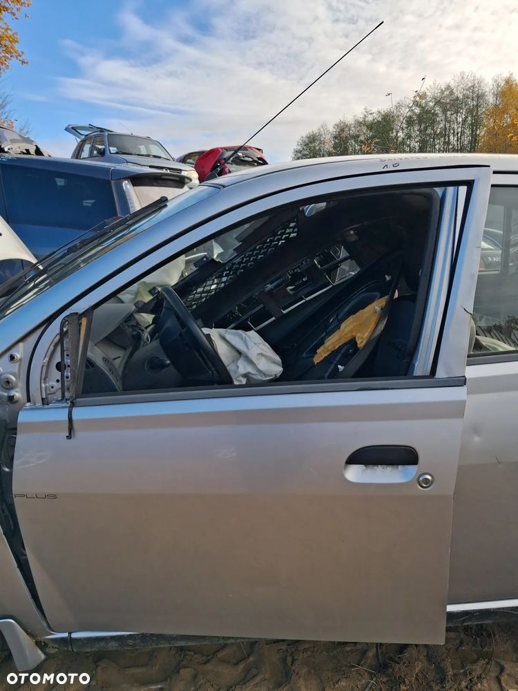 Daihatsu cuore 03 drzwi lewy przód E28 - 1