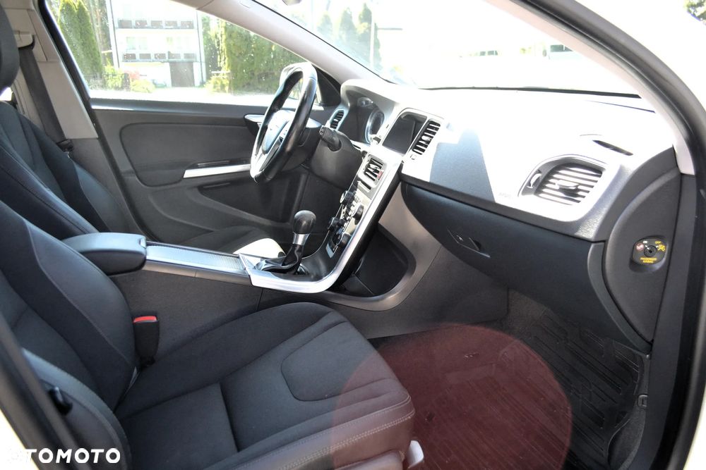Volvo V60 DRIVe Momentum - 9