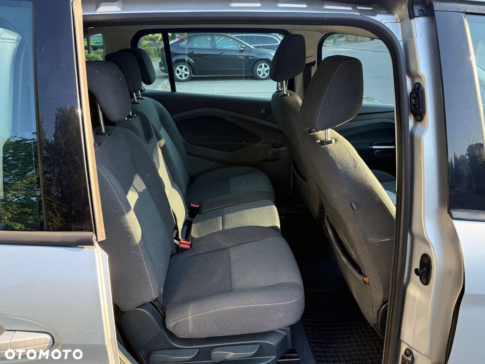 Ford Grand C-MAX - 11