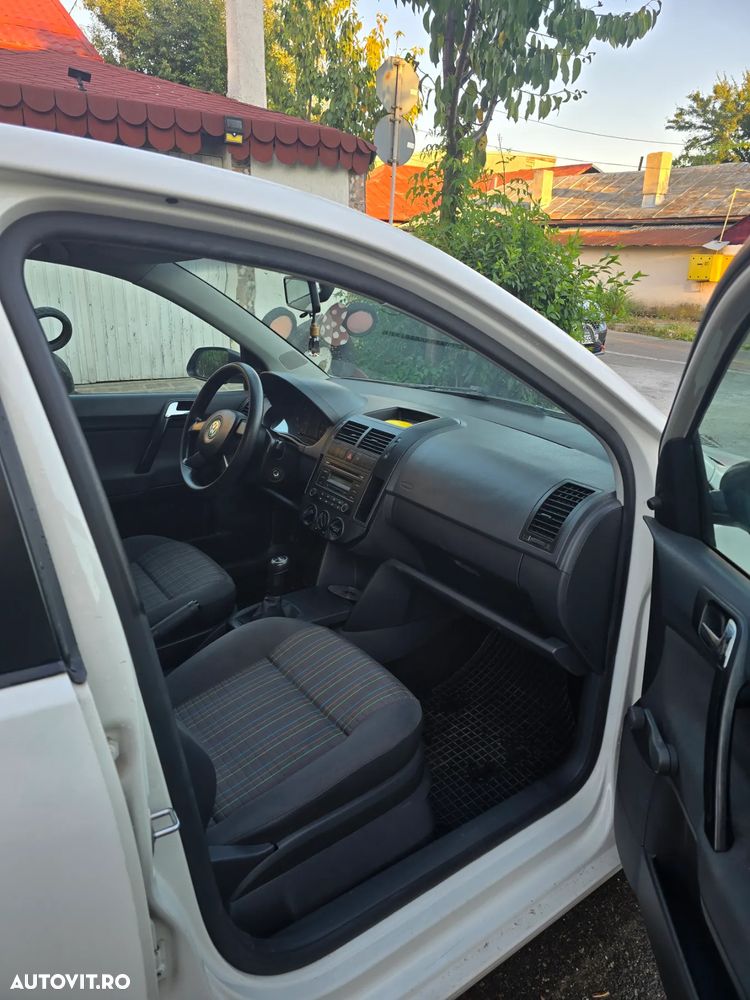 Volkswagen Polo 1.2 Attractive - 6
