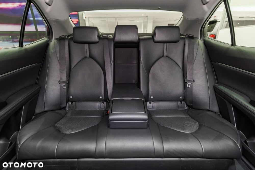 Toyota Camry - 16