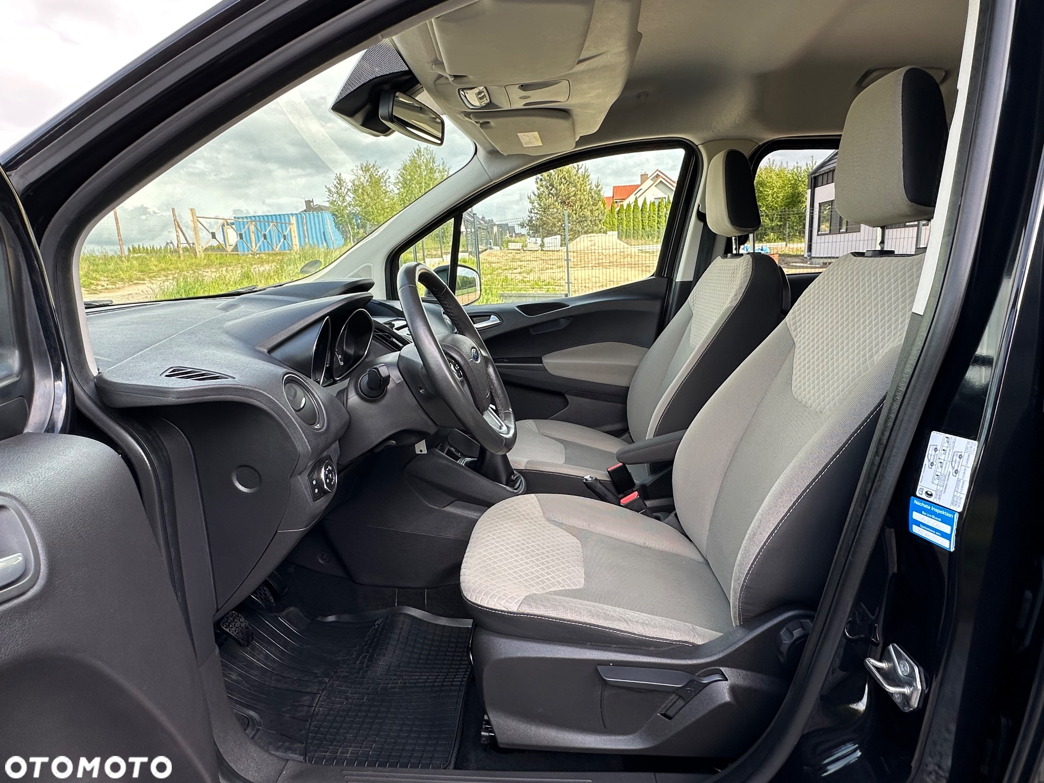 Ford Tourneo Courier 1.0 EcoBoost Titanium - 25