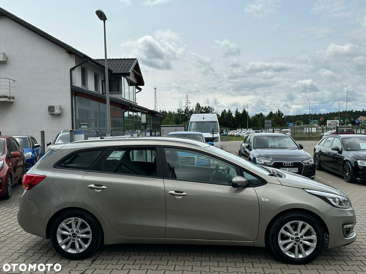 Kia Ceed - 9