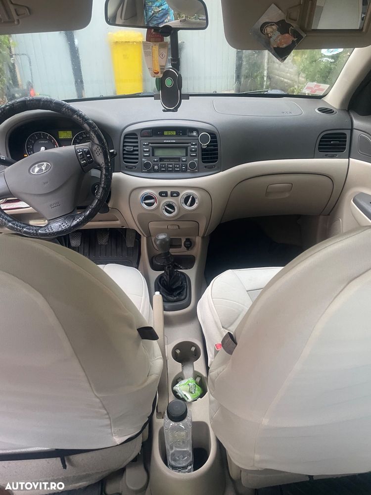 Hyundai Accent MC 1.6 DOHC 4DR GL STYLE - 6