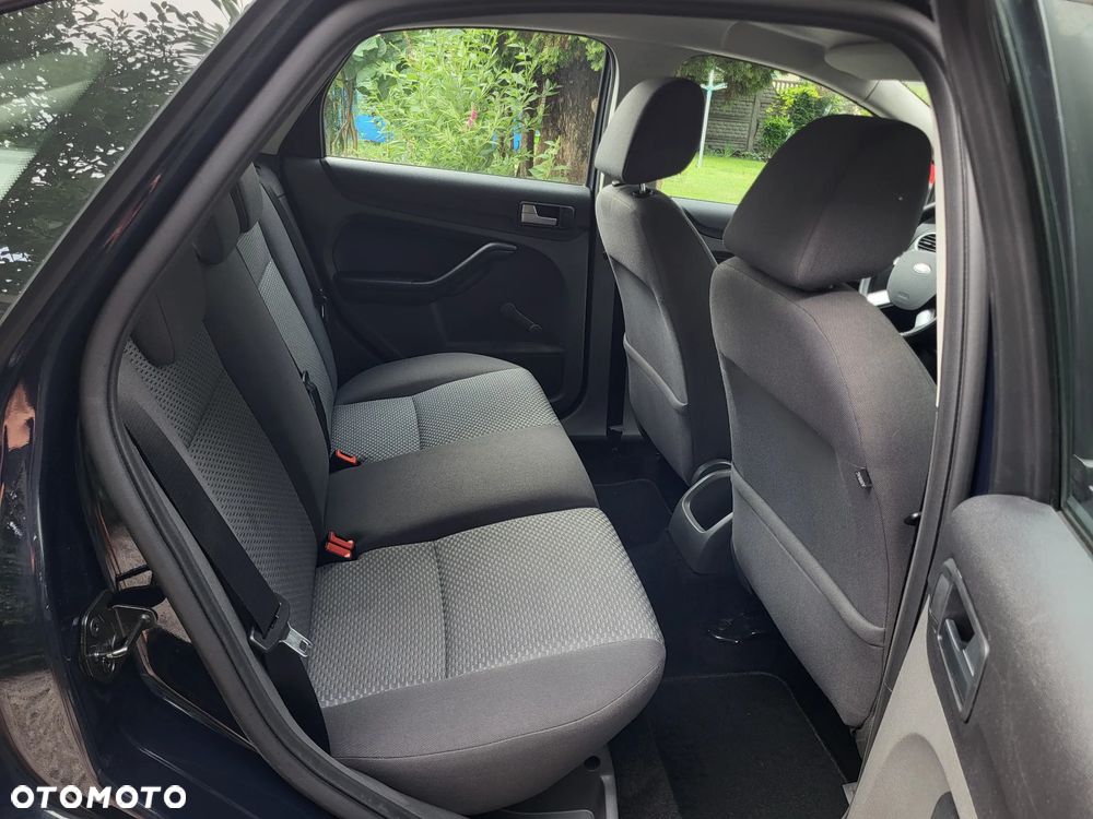 Ford Focus 1.4 16V Trend - 13