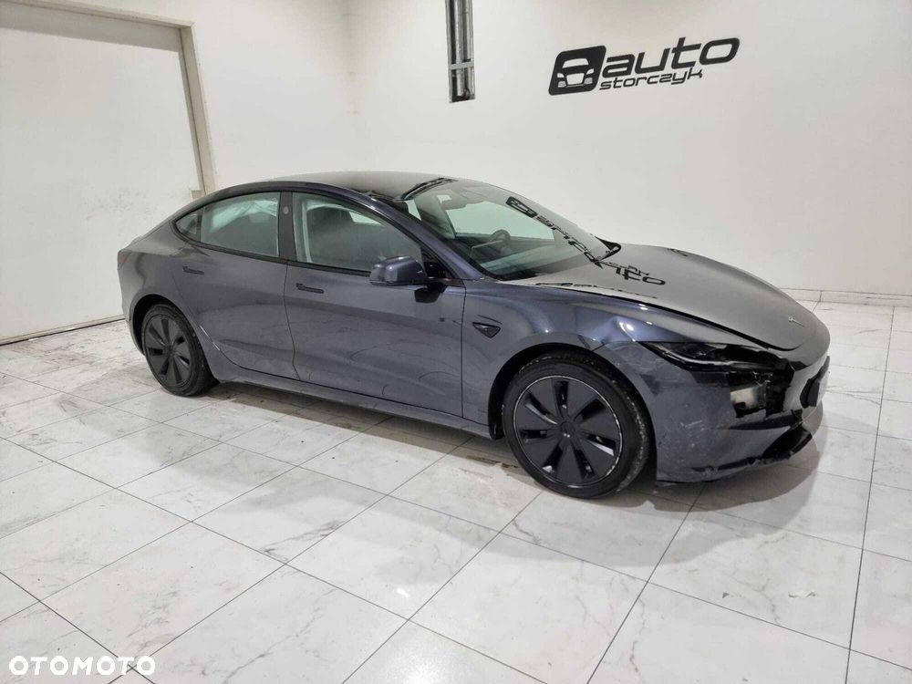 Tesla Model 3 - 5