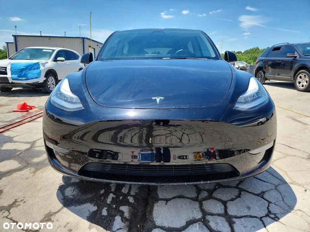 Tesla Model Y - 5