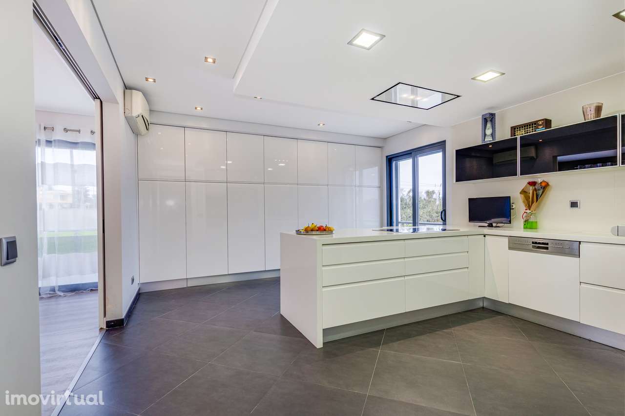 MORADIA T6 EXCLUSIVA | PISCINA | LOTE DE 1.257 M² | ALCOCHETE - Grande imagem: 4/50