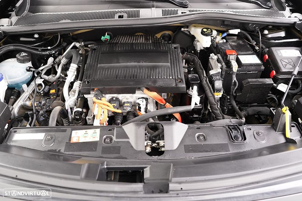 Peugeot e-2008 50 kWh GT - 24