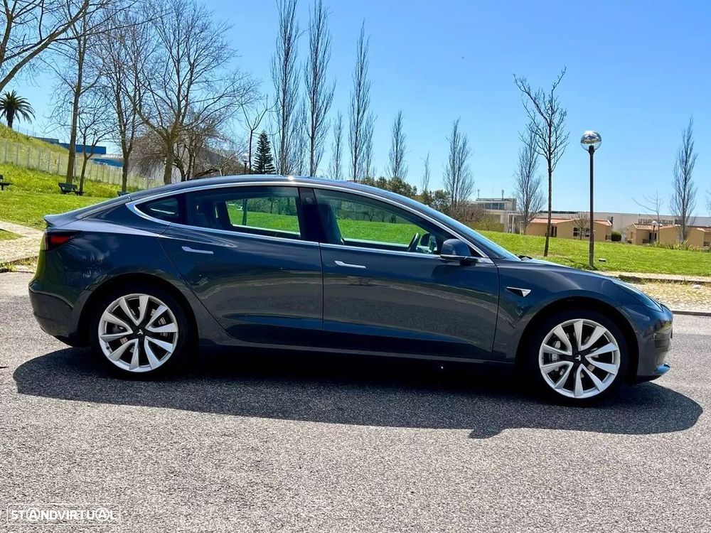 Tesla Model 3 - 10