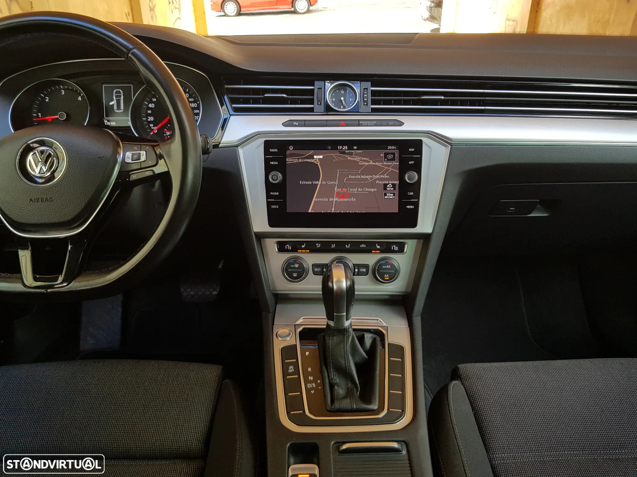 VW Passat Variant 1.6 TDI Highline DSG - 45