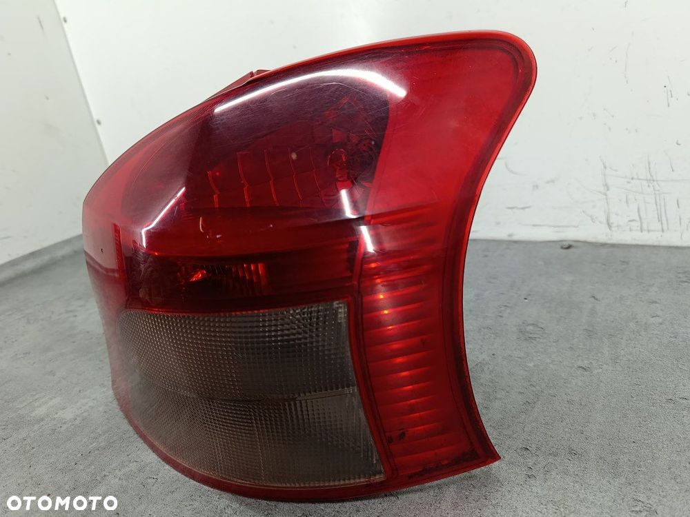 LAMPA TYLNA PRAWA TOYOTA YARIS II HATCHBACK - 5