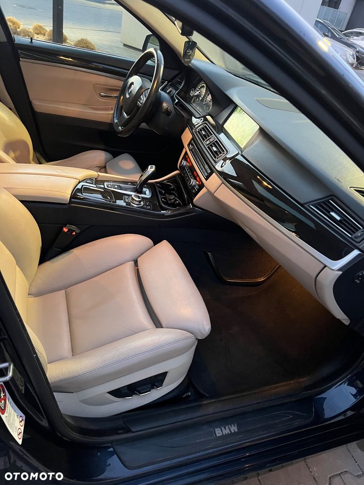 BMW Seria 5 525d Luxury Line - 10