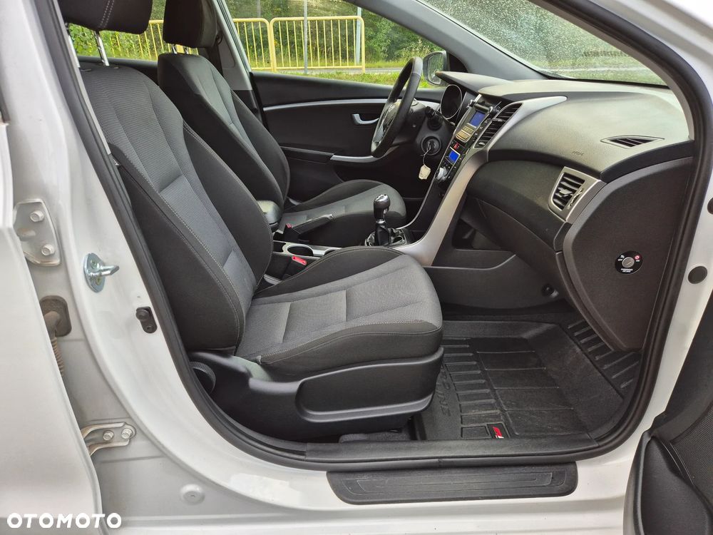 Hyundai i30 ver-1-6-crdi-bluedrive-comfort - 14